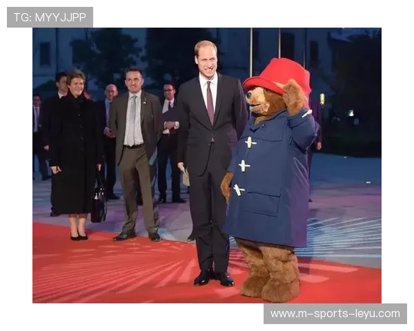 詹姆斯与当地市长共同启动社区运动计划